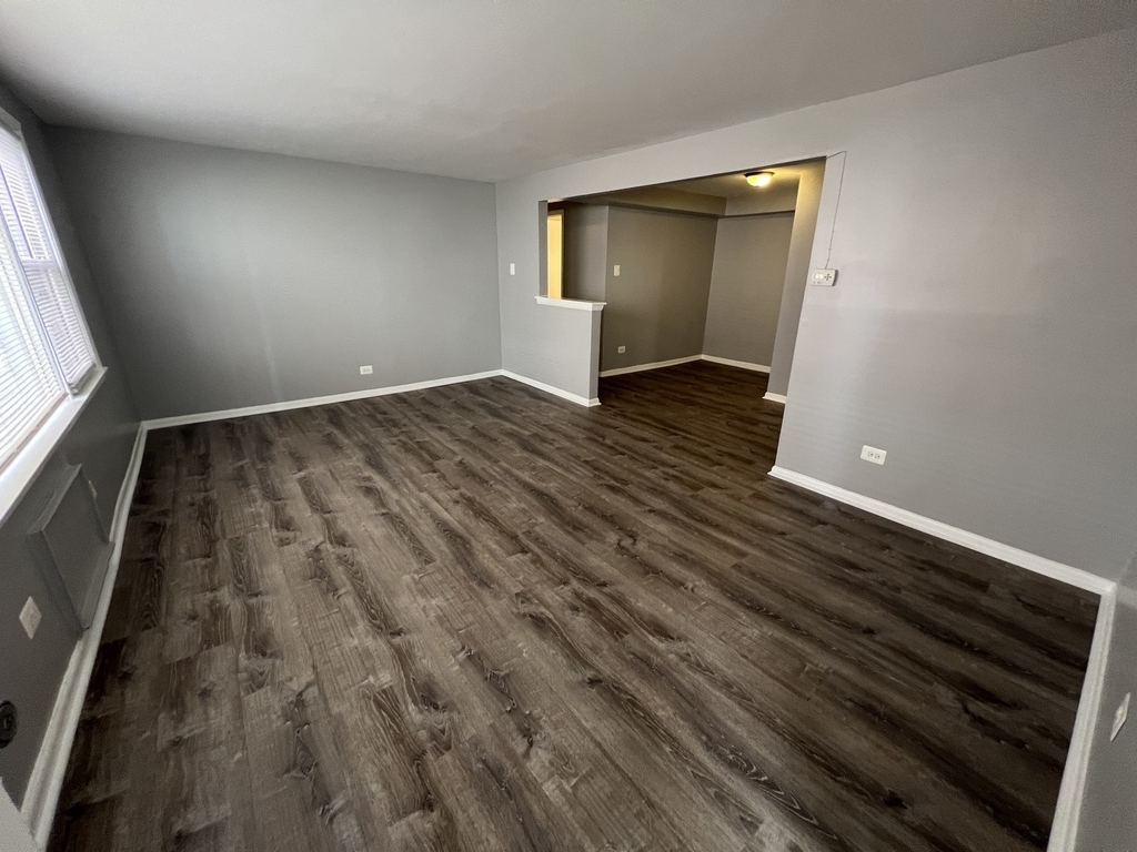 7832 S Cregier Avenue - Photo 2
