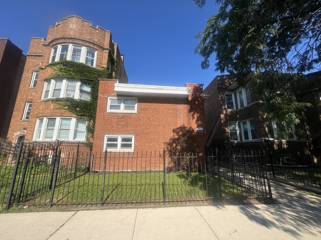 7832 S Cregier Avenue - Photo 0