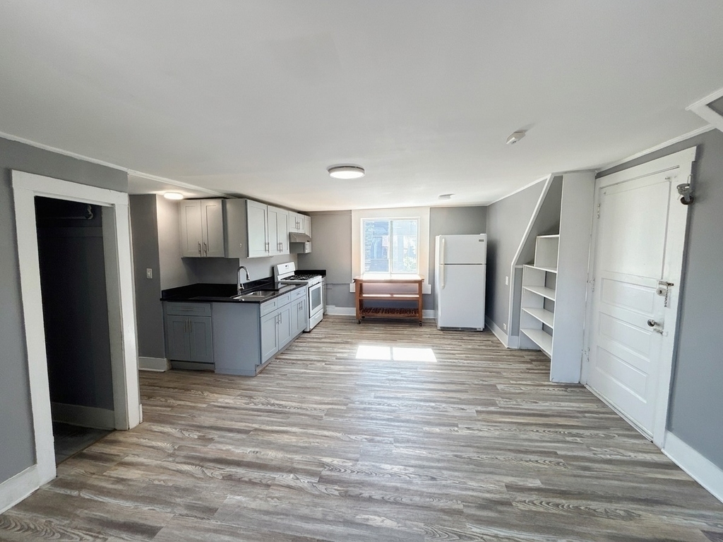 1228 Oak Avenue - Photo 1
