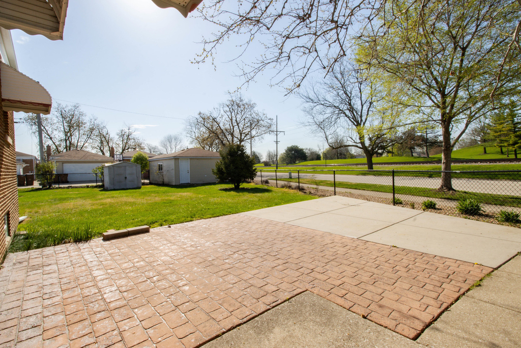 2337 Park Avenue - Photo 3