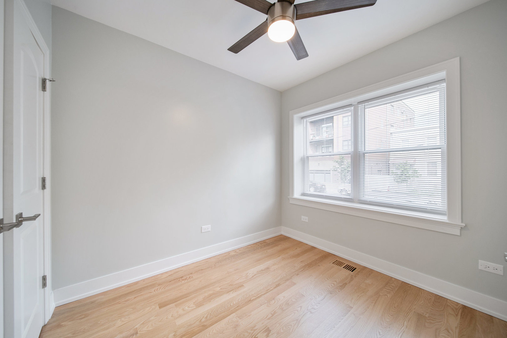 3014 N California Avenue - Photo 12