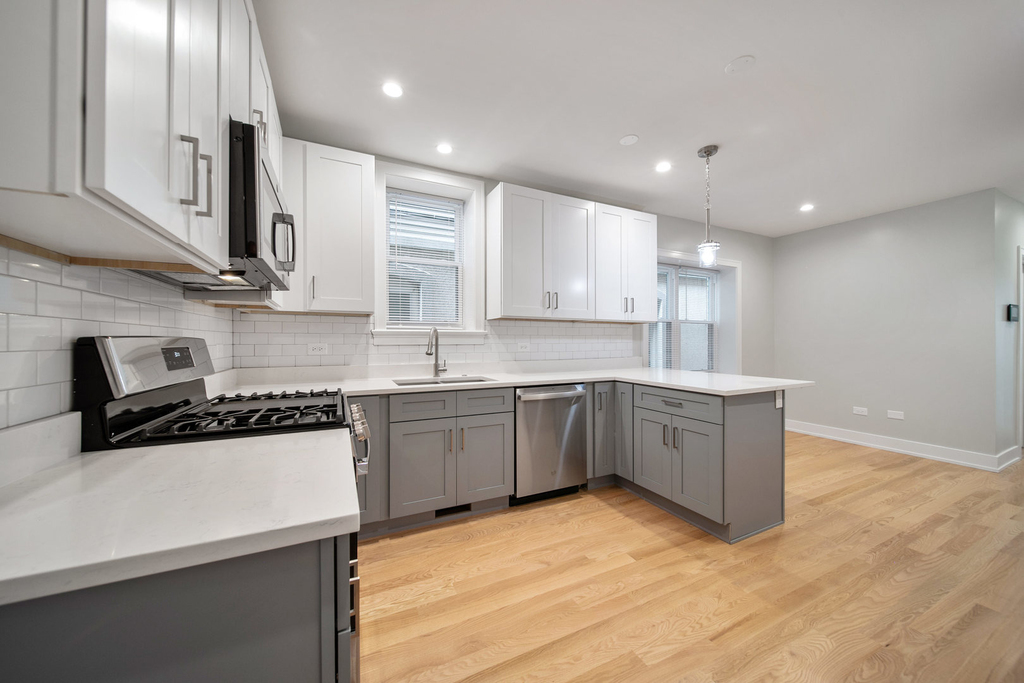 3014 N California Avenue - Photo 2