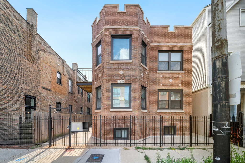 3014 N California Avenue - Photo 0