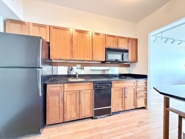 175 E Delaware Place - Photo 6