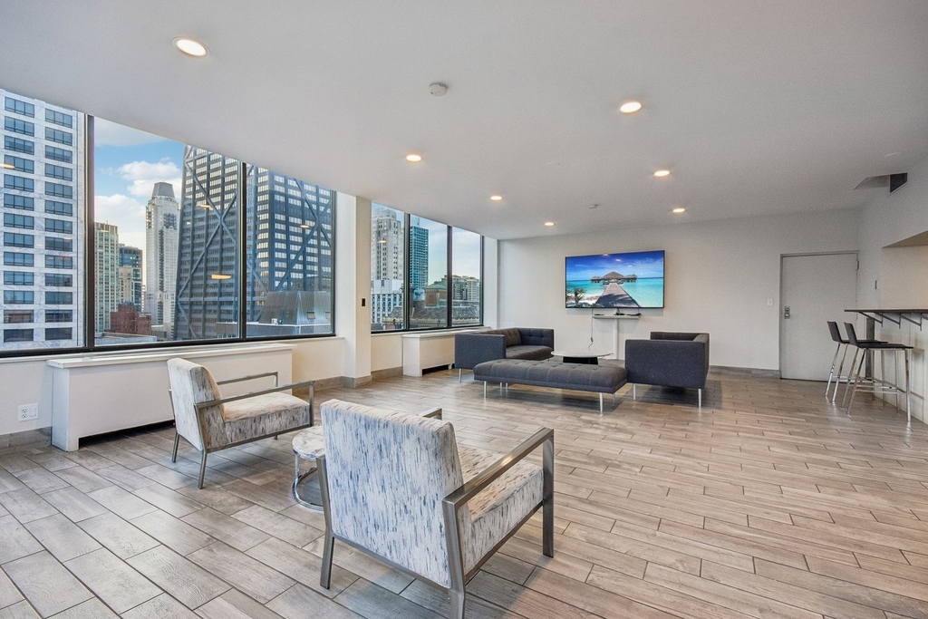 222 E Pearson Street - Photo 20