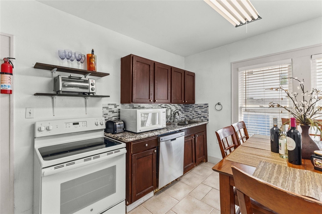 2511 Whitney - Photo 17