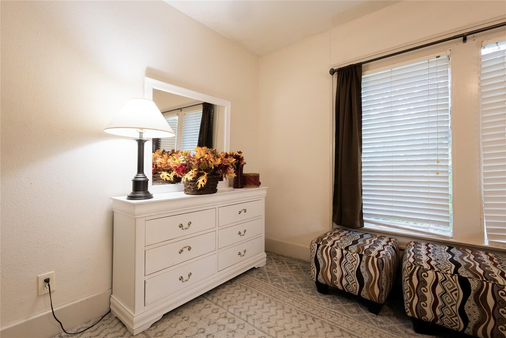 2509 Whitney Street - Photo 2