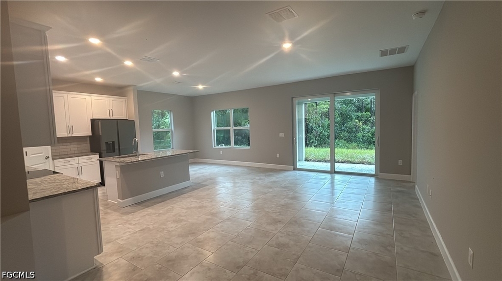 279 Woodburn Drive - Photo 3
