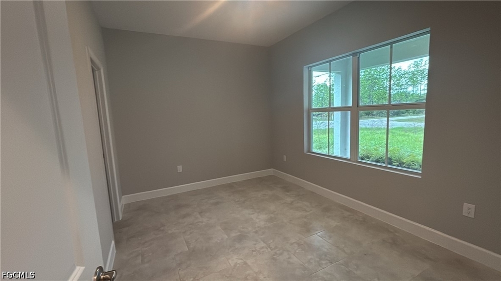 279 Woodburn Drive - Photo 14