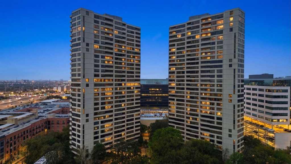 15 Greenway Plaza - Photo 0