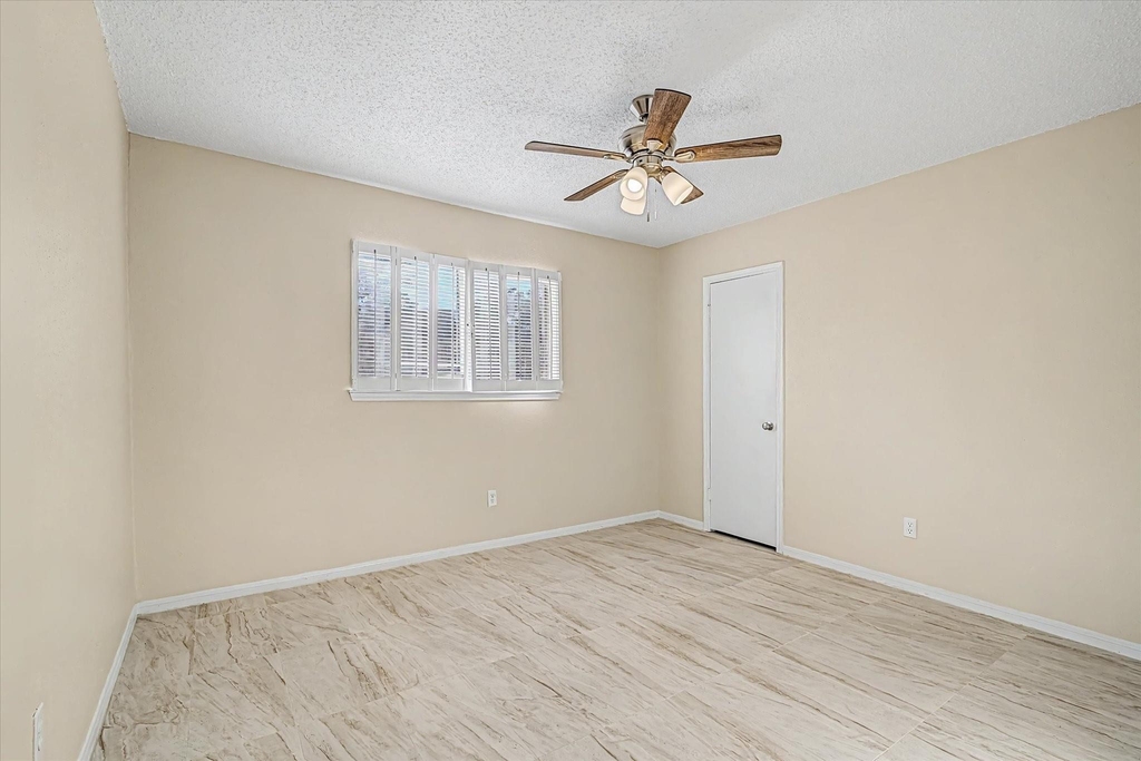 20203 Fox Stone Lane - Photo 24