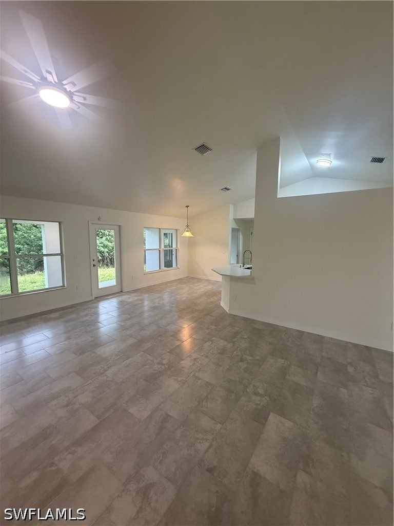 720 Lamar Street E - Photo 5