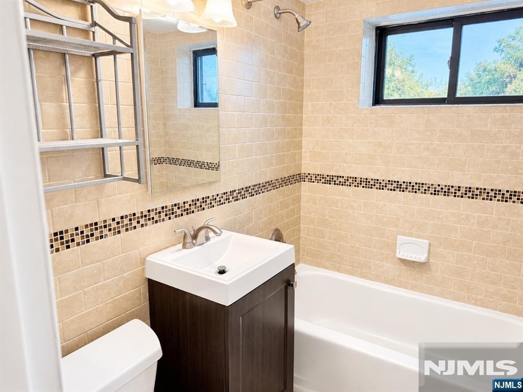 3001 Edwin - Photo 10