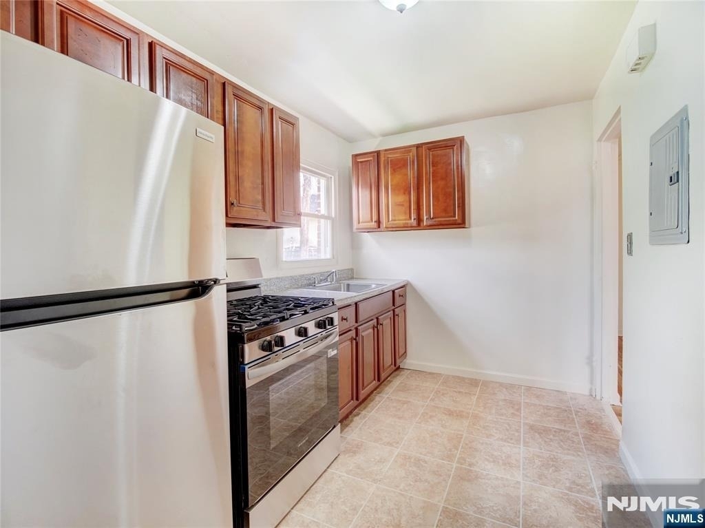 138 Lincoln - Photo 5