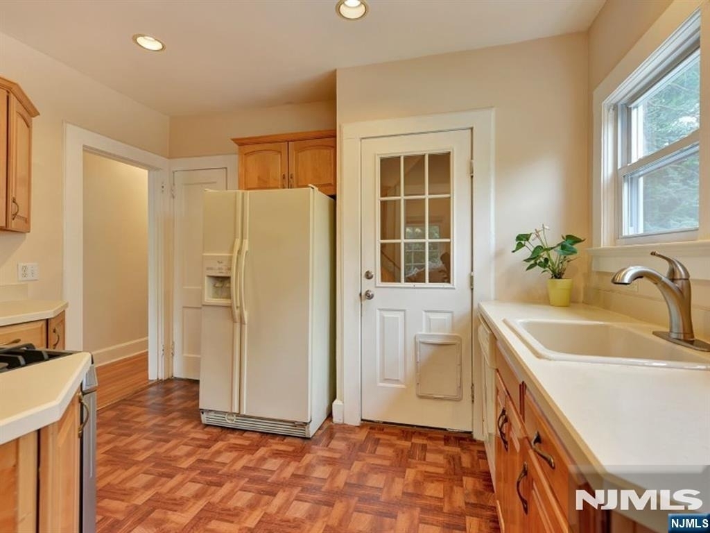 69 Montclair - Photo 7