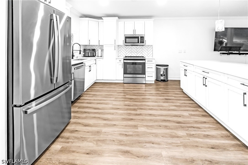 1030 39th Street Sw - Photo 2