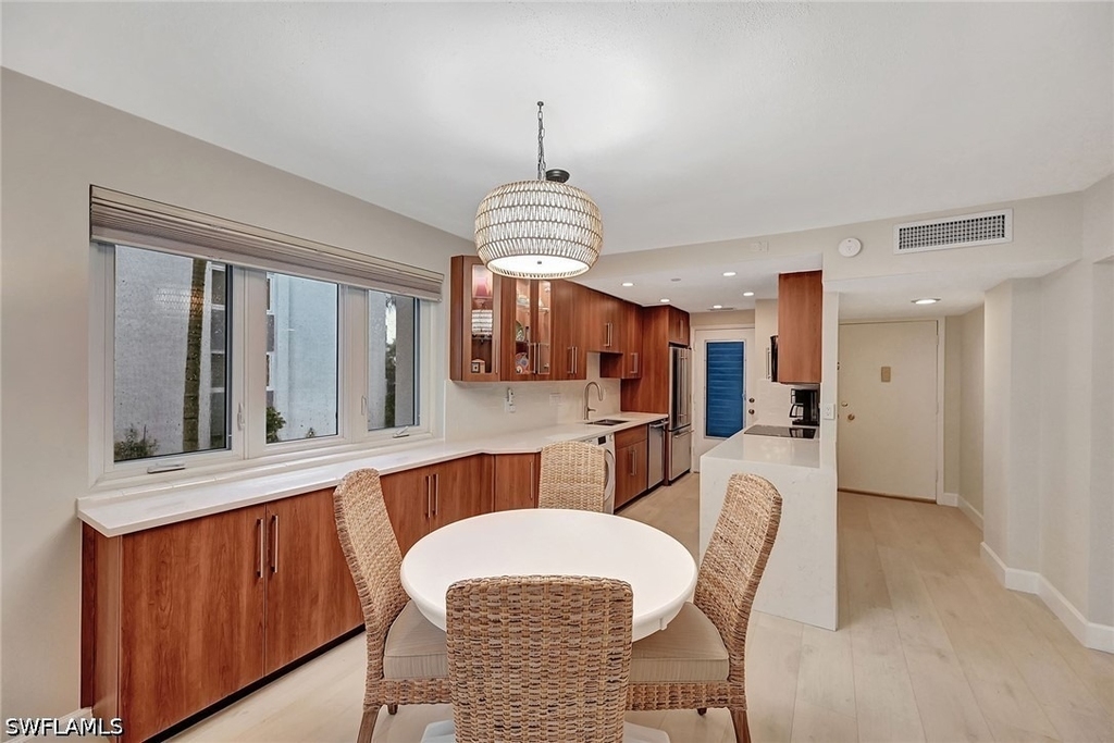 1300 Gulf Shore Boulevard N - Photo 7