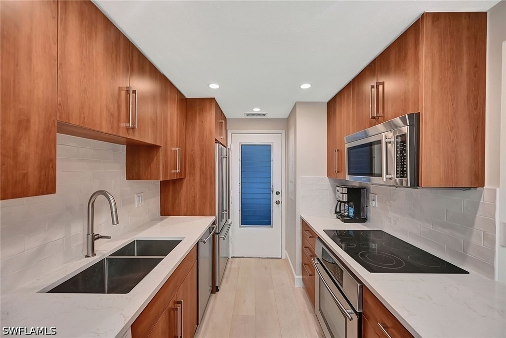 1300 Gulf Shore Boulevard N - Photo 12