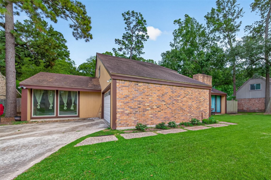 23610 Creekview Drive - Photo 1