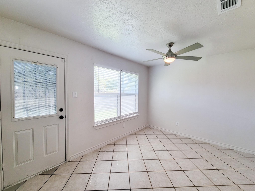 10102 Park Lane - Photo 16
