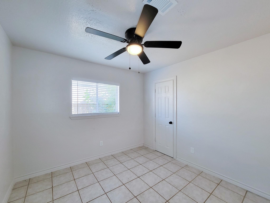 10102 Park Lane - Photo 29