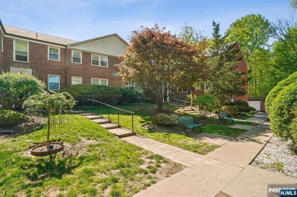 349 Bloomfield - Photo 11
