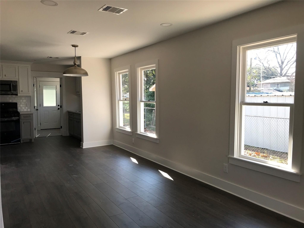 1104 E 26th Street - Photo 3