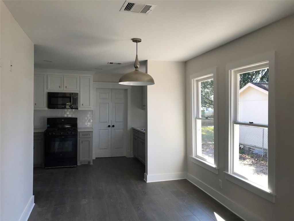 1104 E 26th Street - Photo 4