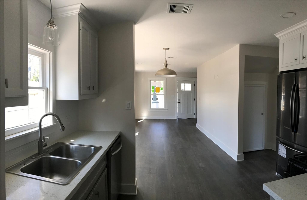 1104 E 26th Street - Photo 8