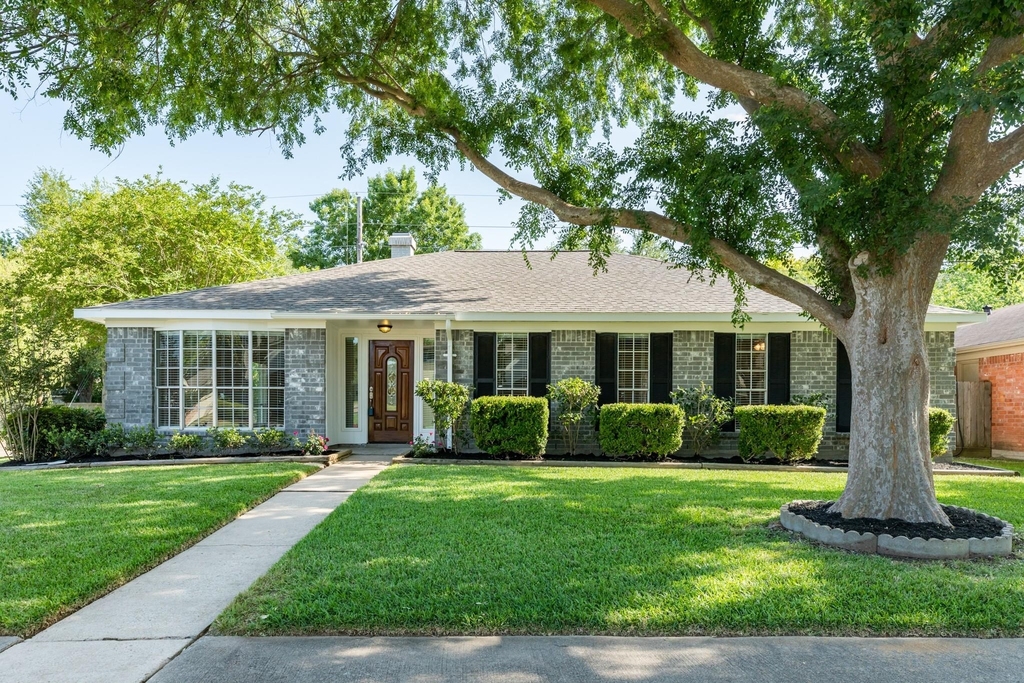 3042 Pecan Point Drive - Photo 0
