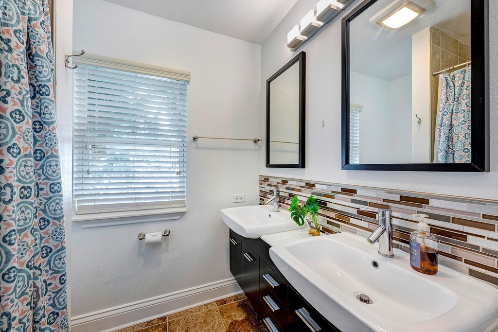 1811 Marshall Street - Photo 9
