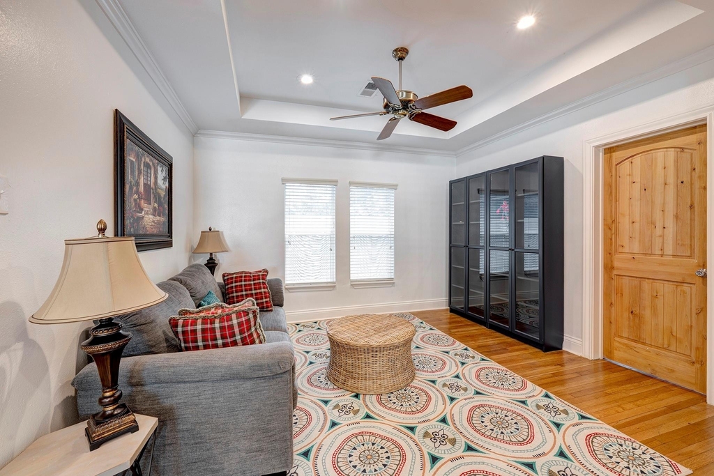 1811 Marshall Street - Photo 6