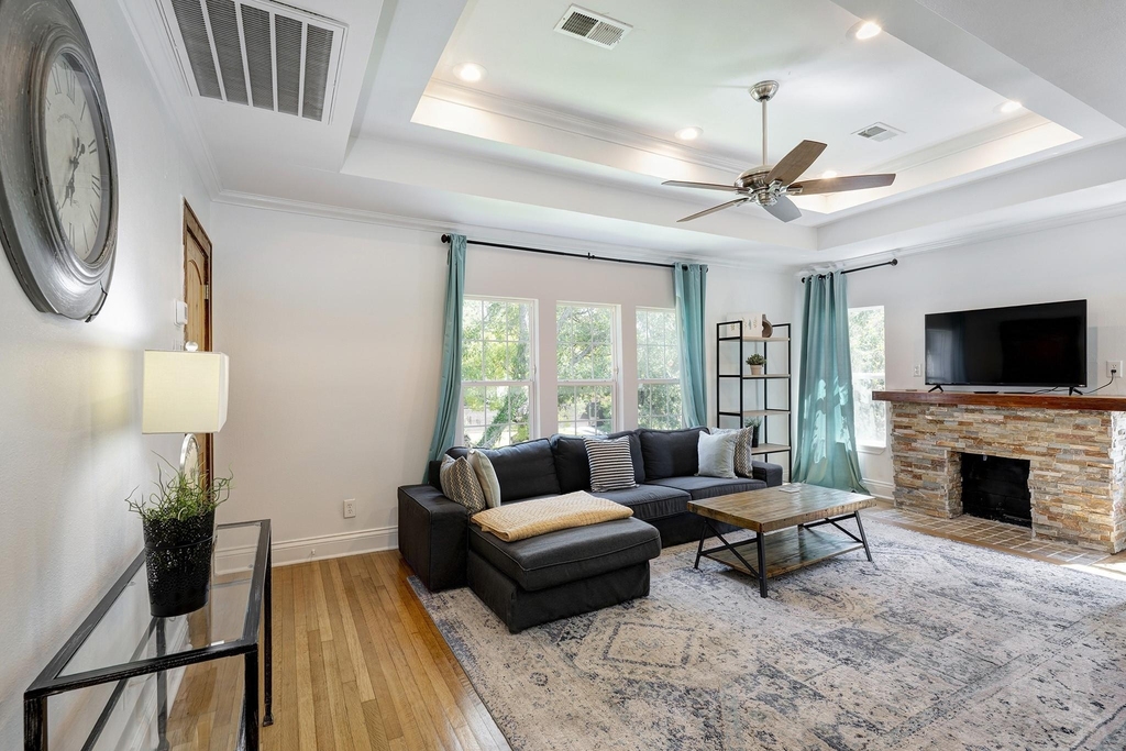 1811 Marshall Street - Photo 1