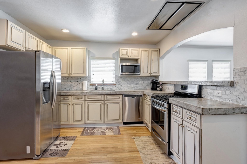 1811 Marshall Street - Photo 7