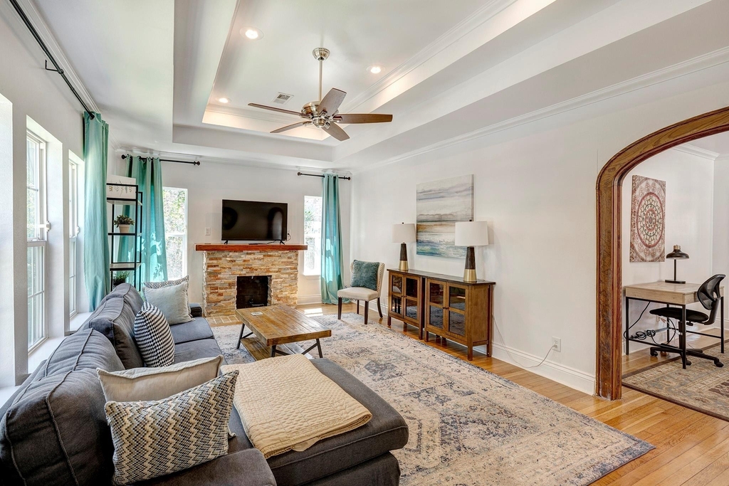 1811 Marshall Street - Photo 2