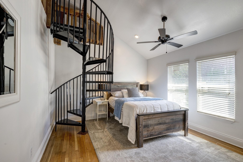 1811 Marshall Street - Photo 10