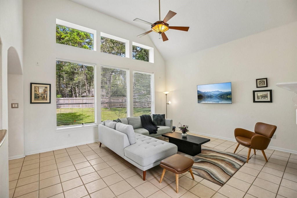 14 Guinevere Place - Photo 4