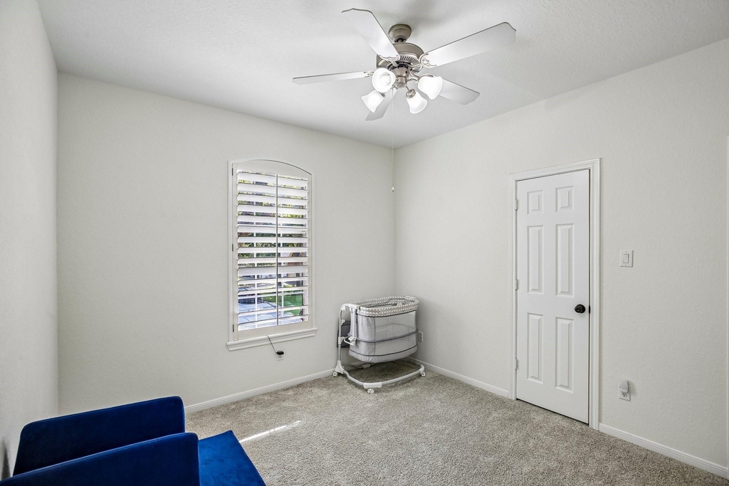 14 Guinevere Place - Photo 36