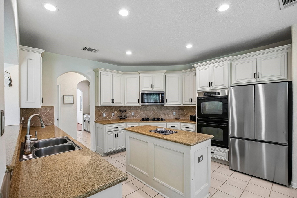 14 Guinevere Place - Photo 11