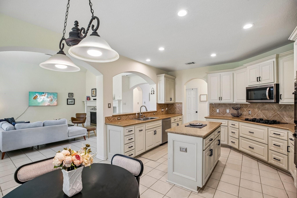14 Guinevere Place - Photo 12