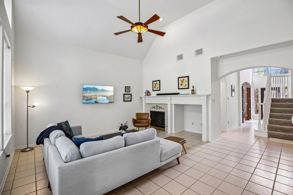 14 Guinevere Place - Photo 3
