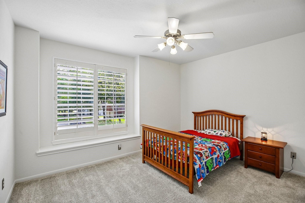 14 Guinevere Place - Photo 33