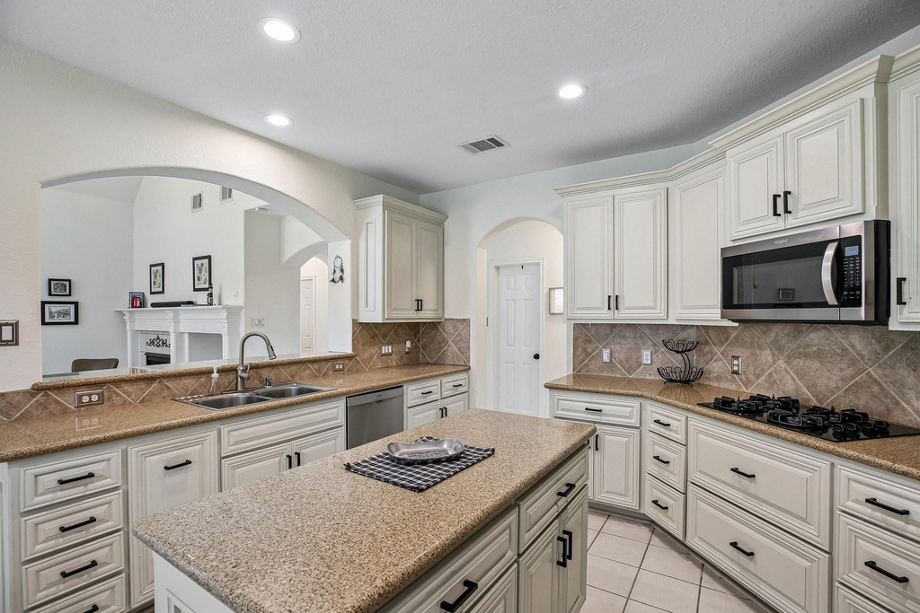 14 Guinevere Place - Photo 13