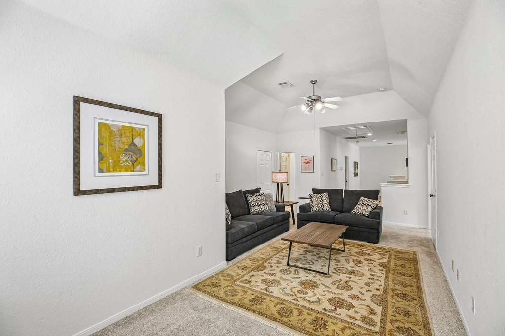 14 Guinevere Place - Photo 32