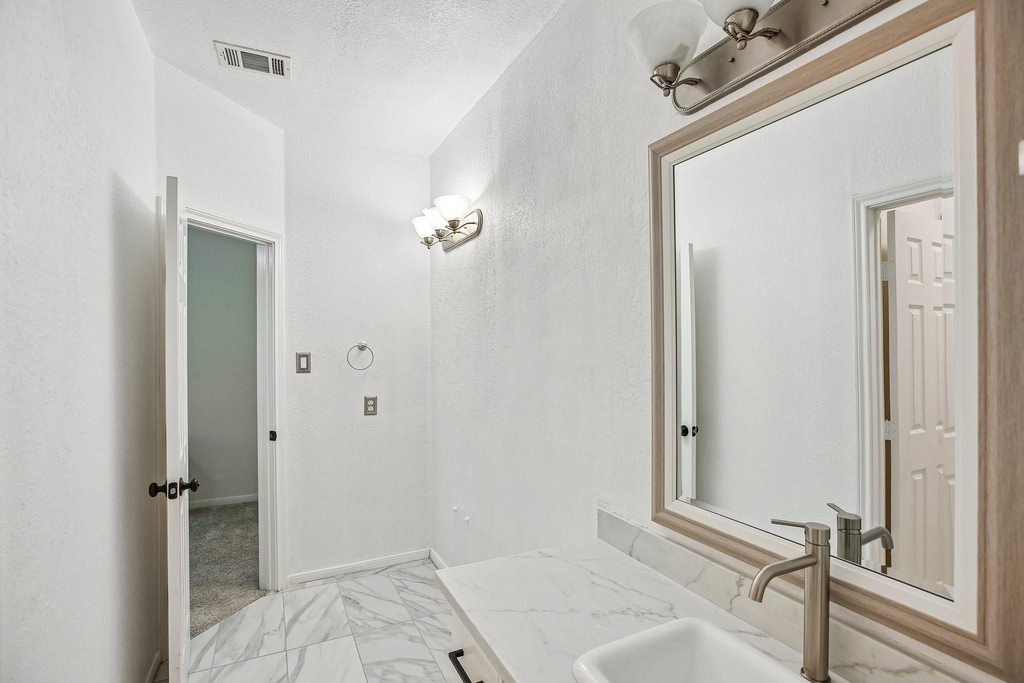 14 Guinevere Place - Photo 29