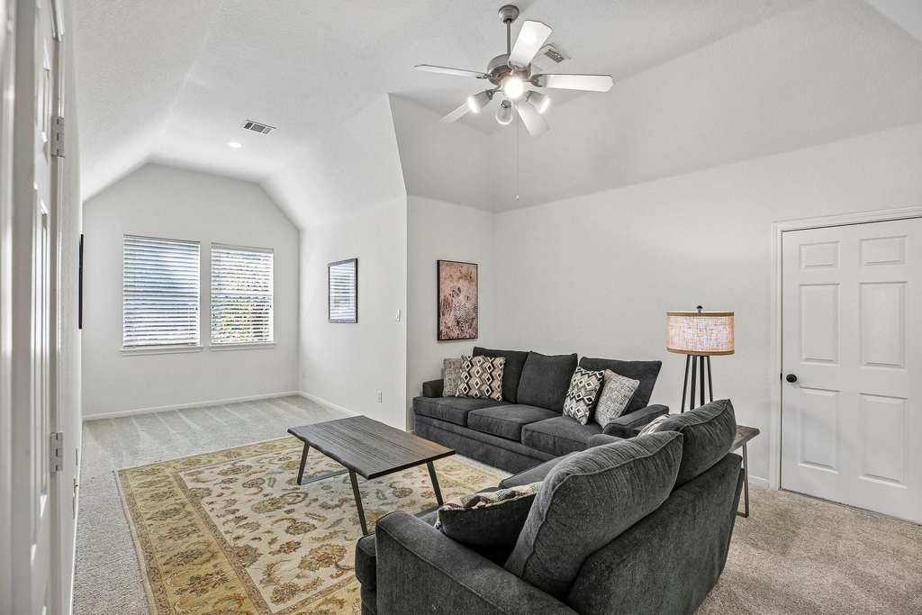 14 Guinevere Place - Photo 31