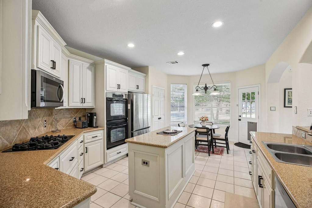 14 Guinevere Place - Photo 9