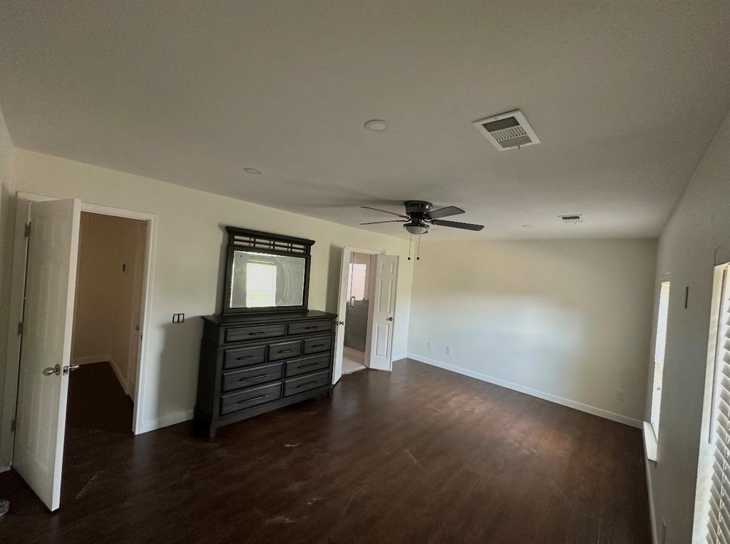 1425 Freeman Avenue - Photo 4