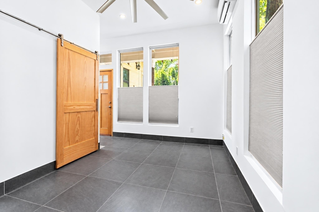 815 E 23rd Street - Photo 7