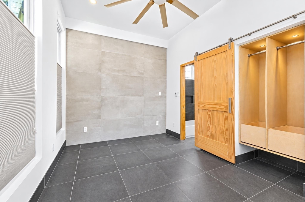 815 E 23rd Street - Photo 8